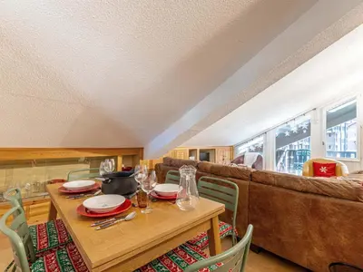 Coin salon dans l'établissement Duplex 3 pièces avec wifi et parking, 6 pers., au pied des pistes à Val-d'Isère - FR-1-694-422