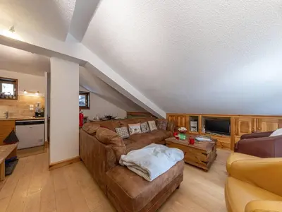 Coin salon dans l'établissement Duplex 3 pièces avec wifi et parking, 6 pers., au pied des pistes à Val-d'Isère - FR-1-694-422