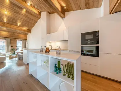 Cuisine ou kitchenette dans l'établissement Appartement de luxe à Val-d'Isère avec piscine et parking - FR-1-694-421