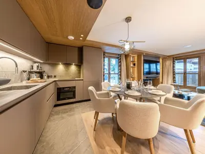 Cuisine ou kitchenette dans l'établissement Appartement de luxe 4 pièces 111m² avec terrasse à Val-d'Isère - FR-1-694-425
