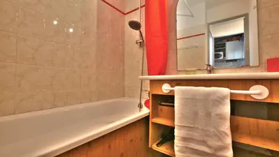 Salle de bains dans l'établissement Le Refuge de Lu'