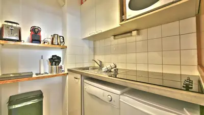 Cuisine ou kitchenette dans l'établissement Le Refuge de Lu'