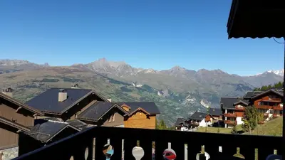 Vue générale sur la montagne ou vue sur la montagne depuis l'appartement