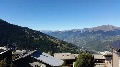 Vue générale sur la montagne ou vue sur la montagne depuis l'appartement