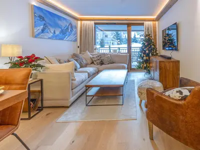 Coin salon dans l'établissement Appartement de Standing avec Piscine, Sauna et Hammam à Val-d'Isère - FR-1-694-426
