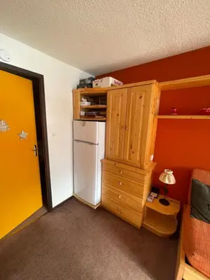 Cuisine ou kitchenette dans l'établissement Appt Marmays cosy plein Sud