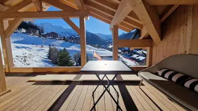 Vue générale sur la montagne ou vue sur la montagne depuis le chalet