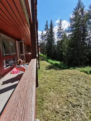 Jardin de l'établissement Appart 8 Personnes avec Salon Neuf et Parking Couvert Le Thuria