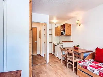 Cuisine ou kitchenette dans l'établissement Studio Rond Point des Pistes - Val Claret-25 by Interhome