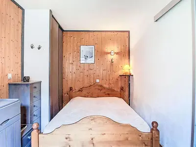 Un ou plusieurs lits dans un hébergement de l'établissement Apartment Les Chaudes Almes by Interhome