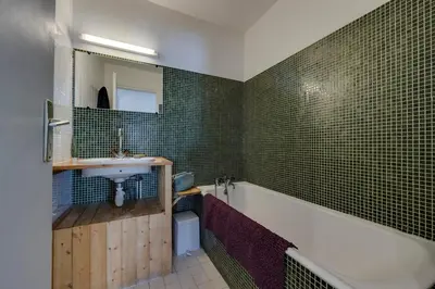 Salle de bains dans l'établissement CHALET CROUZE - Chaleureux Chalet, ski au pied - 14 personnes