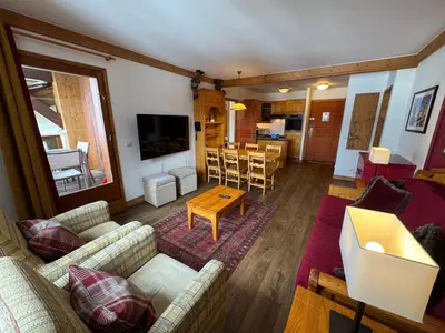 Télévision ou salle de divertissement dans l'établissement 2 Bedroom Apartment - Arc 1950 - Sources de Marie