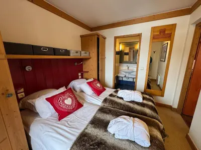 Un ou plusieurs lits dans un hébergement de l'établissement 2 Bedroom Apartment - Arc 1950 - Sources de Marie