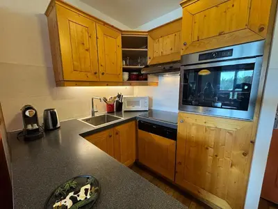 Cuisine ou kitchenette dans l'établissement 2 Bedroom Apartment - Arc 1950 - Sources de Marie