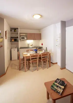 Cuisine ou kitchenette dans l'établissement Balcons C 001 PARC NAT VANOISE appart 5 pers