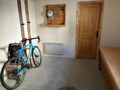 Vélo sur le terrain de l'établissement Tiny House - chez l'oncle ou dans les environs