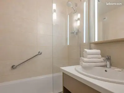 Salle de bains dans l'établissement Appartement à la montagne, balcon au soleil