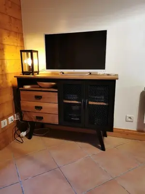 Télévision ou salle de divertissement dans l'établissement Appartement à la montagne