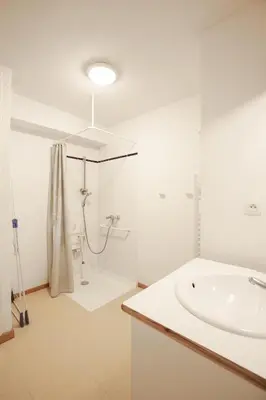 Salle de bains dans l'établissement Balcons H 016 - PARC NAT VANOISE appart 5 pers