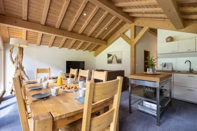 Cuisine ou kitchenette dans l'établissement Madame Vacances Chalet Ponturin