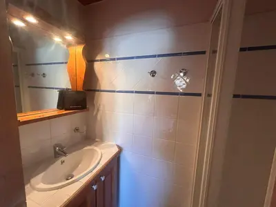 Salle de bains dans l'établissement Appartement 9 personnes avec parking à Tignes Val Claret - FR-1-641-119