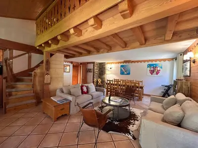 Coin salon dans l'établissement Appartement 9 personnes avec parking à Tignes Val Claret - FR-1-641-119