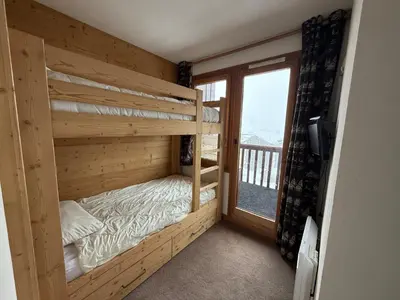 Un ou plusieurs lits dans un hébergement de l'établissement Appartement Ski aux pieds 3 ch balcon vue pistes et place parking