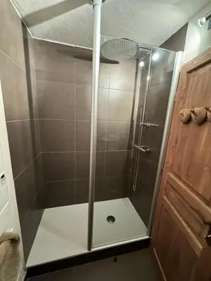 Salle de bains dans l'établissement Appartement Ski aux pieds 3 ch balcon vue pistes et place parking
