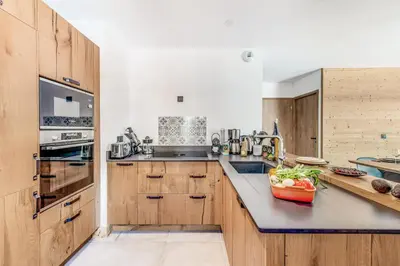 Cuisine ou kitchenette dans l'établissement Résidence Les Terrasses De La Vanoise - 3 Pièces pour 6 Personnes MAE-0113
