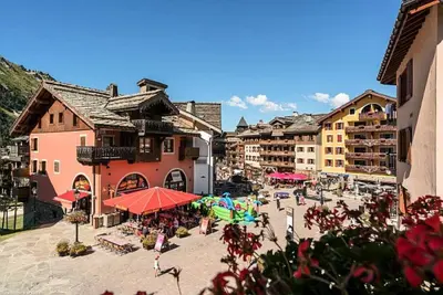 Vue générale sur la montagne ou vue sur la montagne depuis l'appartement