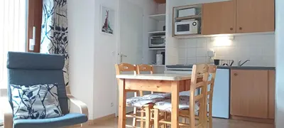 Cuisine ou kitchenette dans l'établissement Balcons C 031 - PARC NAT VANOISE appart 4 pers