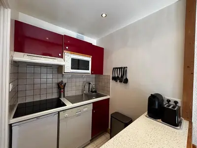 Cuisine ou kitchenette dans l'établissement CUR A 20 Charmant T2, 6pers ski au pied - Val Claret Centre
