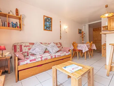 Coin salon dans l'établissement Appartement au calme avec terrasse, près des pistes, animaux acceptés - FR-1-840-6
