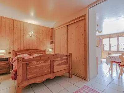 Un ou plusieurs lits dans un hébergement de l'établissement Appartement au calme avec terrasse, près des pistes, animaux acceptés - FR-1-840-6