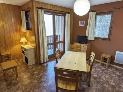 Télévision ou salle de divertissement dans l'établissement Appartement avec balcon, animaux admis, parking inclus - FR-1-840-12