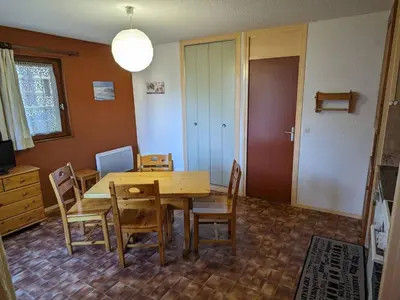 Coin salon dans l'établissement Appartement avec balcon, animaux admis, parking inclus - FR-1-840-12