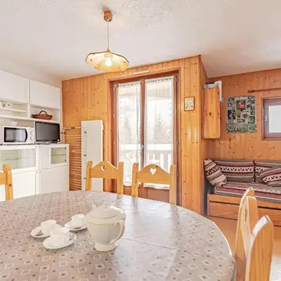 Appartement 2 pièces avec balcon et WIFI