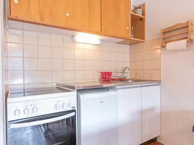 Cuisine ou kitchenette dans l'établissement Studio lumineux 2* pour 3 pers, proche remontées, balcon - FR-1-840-16