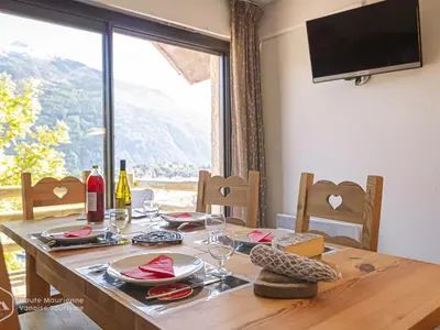 Vue générale sur la montagne ou vue sur la montagne depuis l'appartement