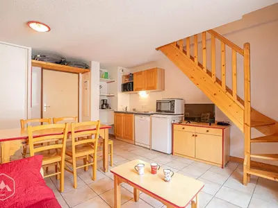 Cuisine ou kitchenette dans l'établissement Confortable duplex 2 pièces au pied des pistes avec parking - FR-1-840-17