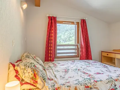 Un ou plusieurs lits dans un hébergement de l'établissement Charmant Duplex à Aussois - 6 pers, Balcon, Parking - FR-1-840-21