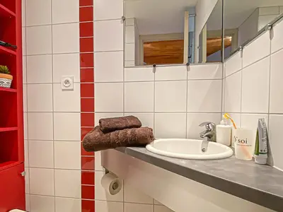 Salle de bains dans l'établissement Studio 4 pers avec terrasse et WIFI à Aussois - FR-1-840-30