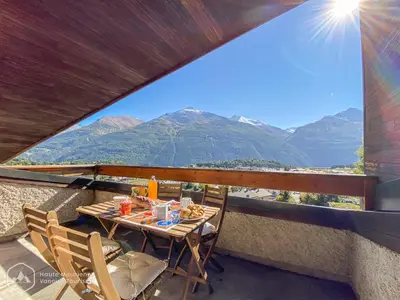Vue générale sur la montagne ou vue sur la montagne depuis l'appartement