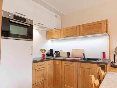 Cuisine ou kitchenette dans l'établissement Charmant appartement savoyard pour 5 pers. avec parking - FR-1-840-25
