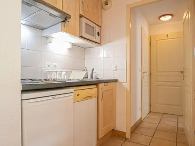 Cuisine ou kitchenette dans l'établissement Appartement cosy au pied des pistes avec animaux admis - FR-1-840-27