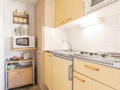 Cuisine ou kitchenette dans l'établissement Appartement 2 pièces avec terrasse et WIFI, proche base de loisirs, pour 4 pers. - FR-1-840-26