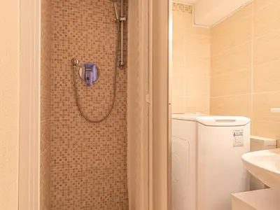 Salle de bains dans l'établissement Appartement 2 pièces avec terrasse et WIFI, proche base de loisirs, pour 4 pers. - FR-1-840-26
