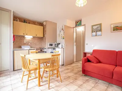 Cuisine ou kitchenette dans l'établissement Appartement 2 pièces avec parking et animaux admis à Aussois - FR-1-840-39