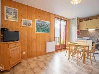Cuisine ou kitchenette dans l'établissement Appartement 2 pièces avec parking et animaux admis à Aussois - FR-1-840-39