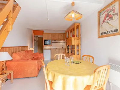 Cuisine ou kitchenette dans l'établissement Appartement vintage-chic près des pistes avec parking et vue - FR-1-840-31